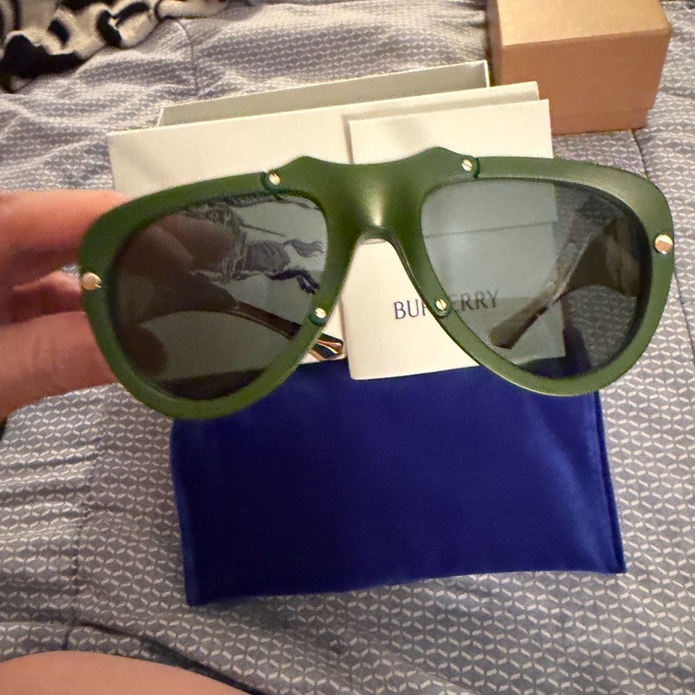 Burberry Green Sunglasses - Picture 2 of 12